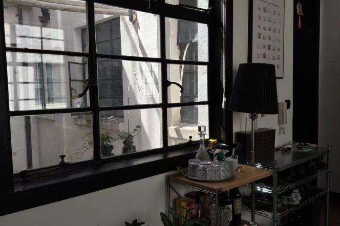 Beautiful 1br with good lighting near Jiangsu Road