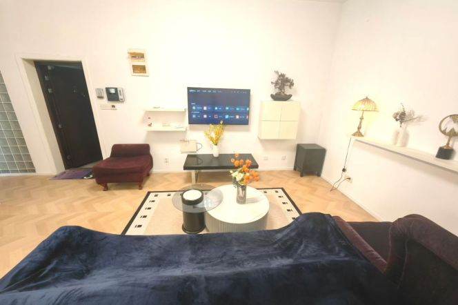 Spacious 1Br/1Lr/1Bt apt nr Changshou rd,M7/13