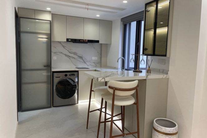 Cozy 1br apt,open kitchen,with elevator,close to Line 2 