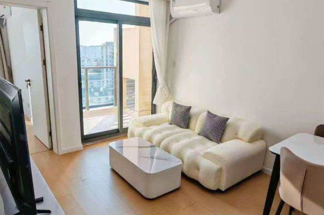 Elegant brand new 1br apt, close to Line 2