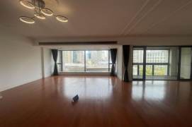 Modern 4brs with balcony  in Xintiandi 