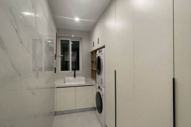 L1-10-12  IAPM South Shaanxi Road Metro Station, 3 bedrooms, with an outdoor balcony