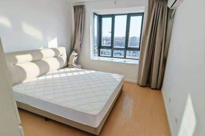 Elegant brand new 1br apt, close to Line 2