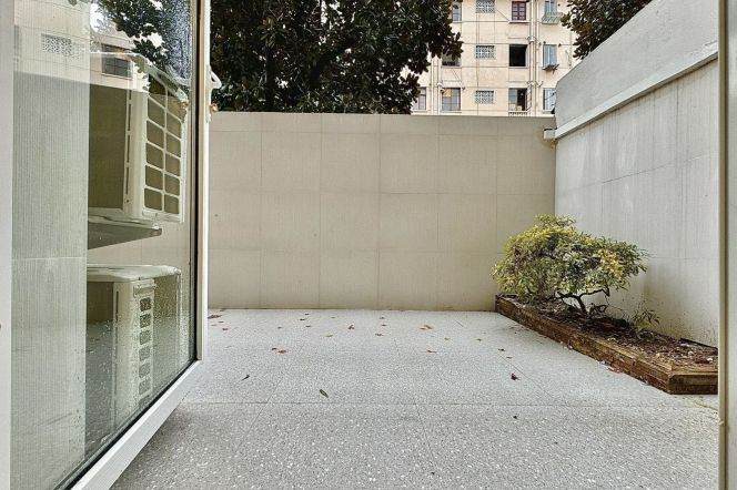 1br-Yard-10 minutes to Lines 2/3/4-Zhongshan Park