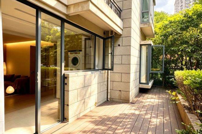 15.8k Brand new 1Br with big courtyard Nr Wuding Rd.line14