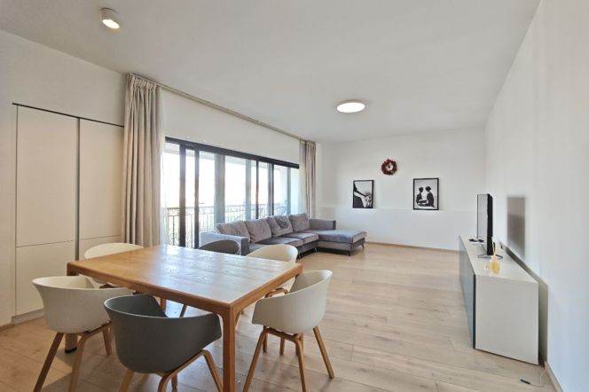 Modern 4brs with balcony and floor heating  in central downtown 