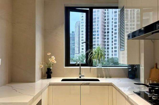 Modern 3brs with floor heating and balcony belonged to Xintiandi area