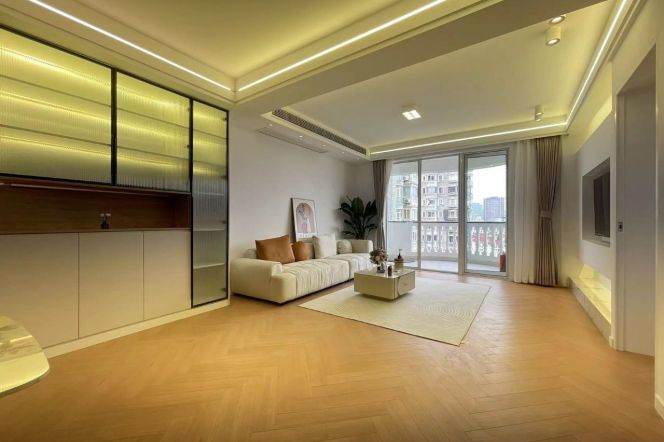 Hongqiao Rd /Xujiahui/3br2bt/central AC/floor heat/oven/dishwasher/outdoor balcony