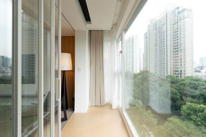 Xinzha Rd metro/3br2bt/central AC/floor heat/outdoor balcony/oven