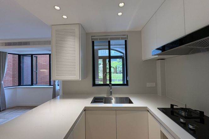 Jiashan Rd metro/2br2bt/central AC/floor heat/oven