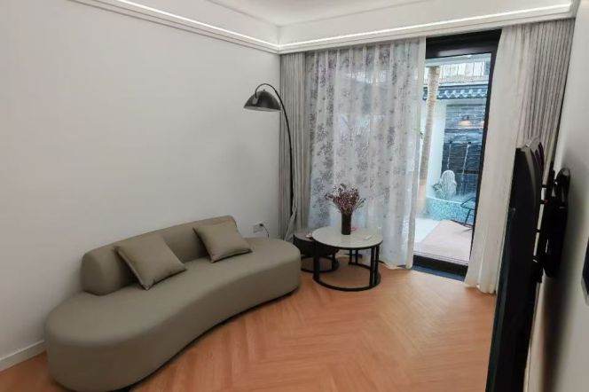 Jiaotong University 1BR with garden