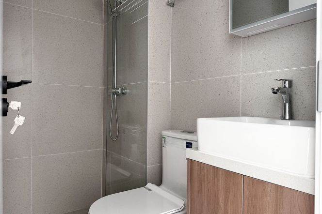 L 3, 4,10 Hongqiao Rd Metro Station  on both south sides of the elevator, with good lighting.