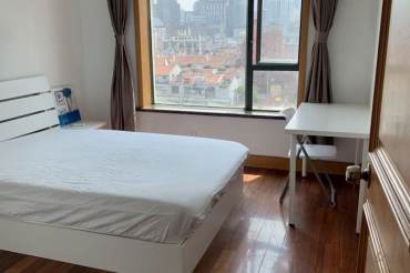 Cozy room near Tiantong rd, close to East Nanjing rd/TJU, m-lines 2&10, beside the Suzhou Greek