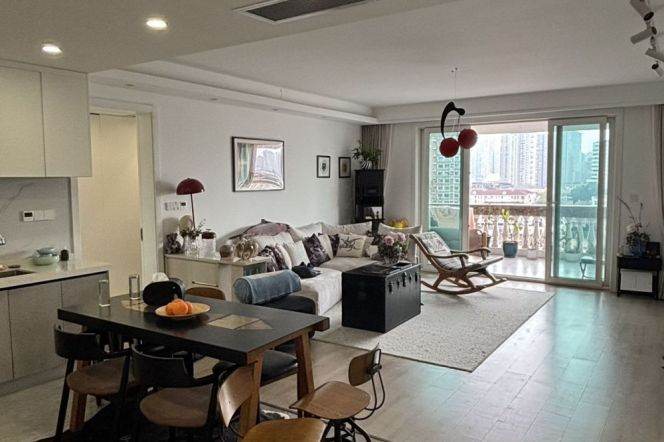 Modern 3brs with balcony and floor heating  in  central downtown