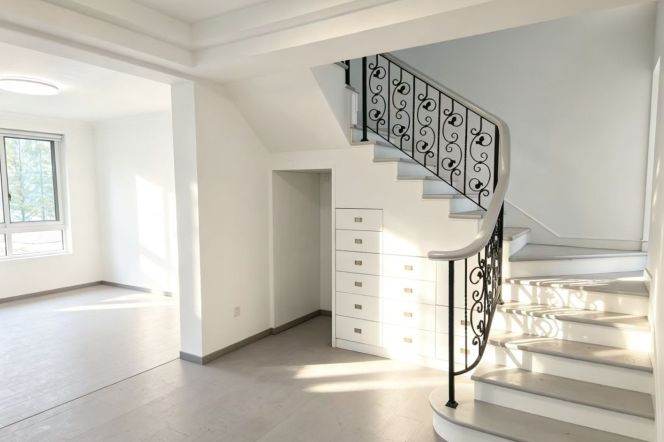 Brand new 4brs/176sqm & loft @W Nanjing Rd metro