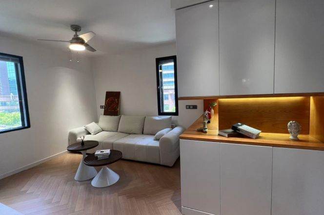 Modern 1br/75sqm & heating/oven@Jiangsu Rd & Line 2/11