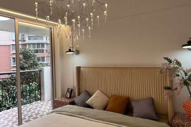 Brand new 3brs/2baths & balcony/elevator @Shangcheng Rd & Line 2/9