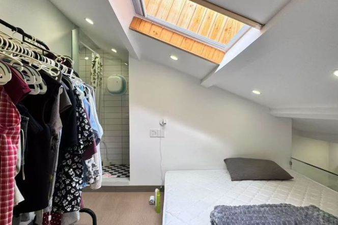 South Shanxi rd 1BR with balcony