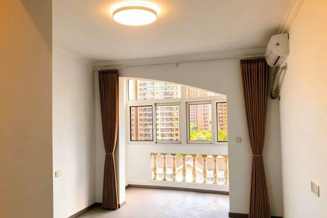 Brand new 4brs/176sqm & loft @W Nanjing Rd metro