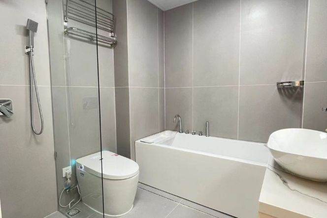 Hongqiao Rd /Xujiahui/3br2bt/central AC/floor heat/oven/dishwasher/outdoor balcony