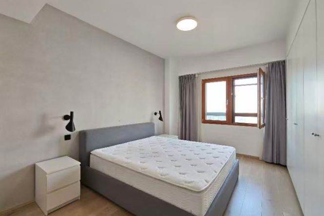 Hengshan Rd metro/3br2bt/outdoor balcony/central AC/floor heat/oven/dishwasher