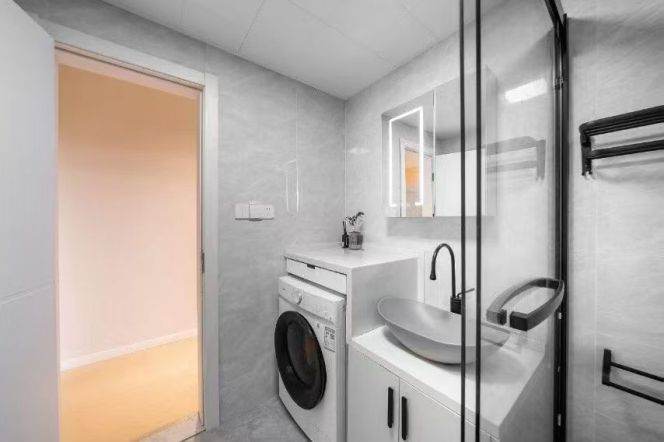 Wu Kang Building, located in a popular area, offers extremely good value for money. It has 4 brs.