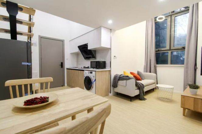 Elevator 1br/1lr @xujiahui  sta 7.2k