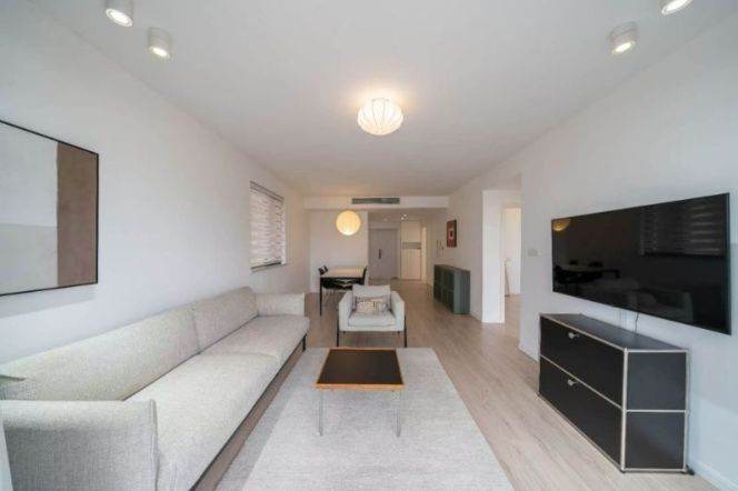 South Shaanxi Rd metro/3br2bt/central AC/floor heat/outdoor balcony/tennis court