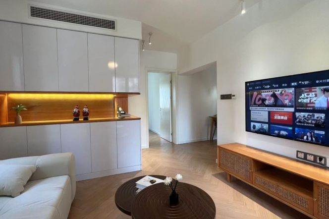 Modern 1br/75sqm & heating/oven@Jiangsu Rd & Line 2/11