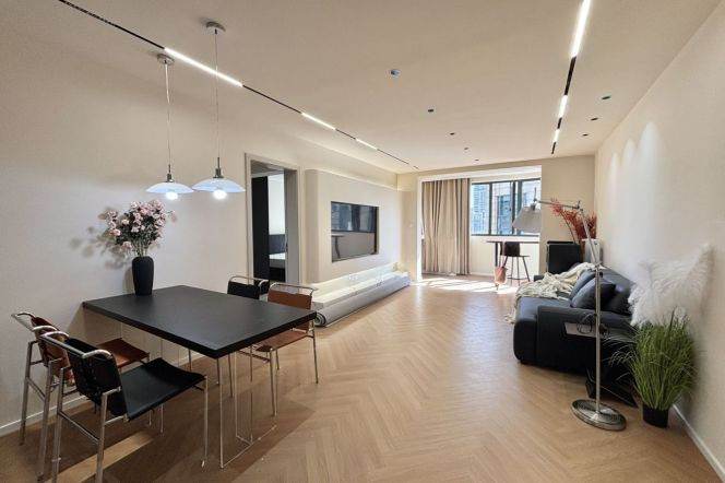 Good location Xintiandi 2+1br 140sqm,wall heating