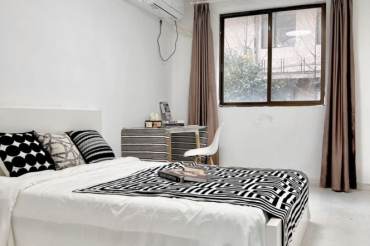 Big room near Jingan temple,yanping rd,wuding rd, close to ECNU 