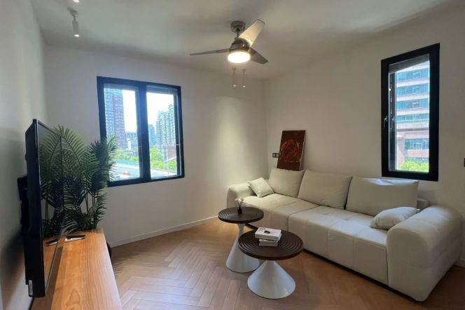 Modern 1br/75sqm & heating/oven@Jiangsu Rd & Line 2/11