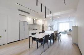 Changping Rd metro/3br2bt/central AC/floor heat/oven/dishwasher/outdoor balcony