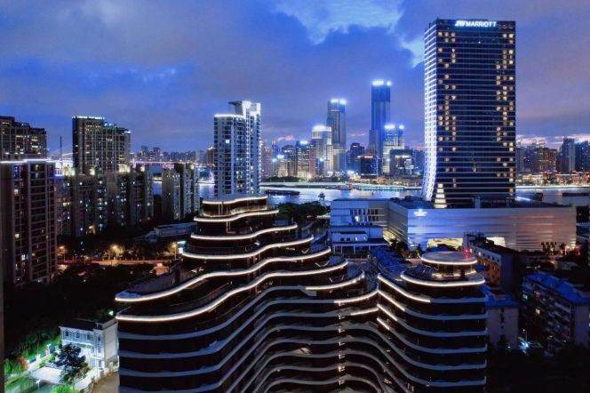 brand new modern 2brs 2baths nice furniture near Huang pu river line 4 only 21.8K