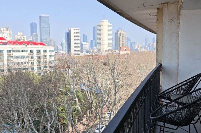 Modern 2brs with floor heating and balcony  beside New Hong qiao center park 