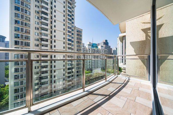 Newly renovated spacious 3br 2bt balcony floor heating Compound has BBQ Garden 