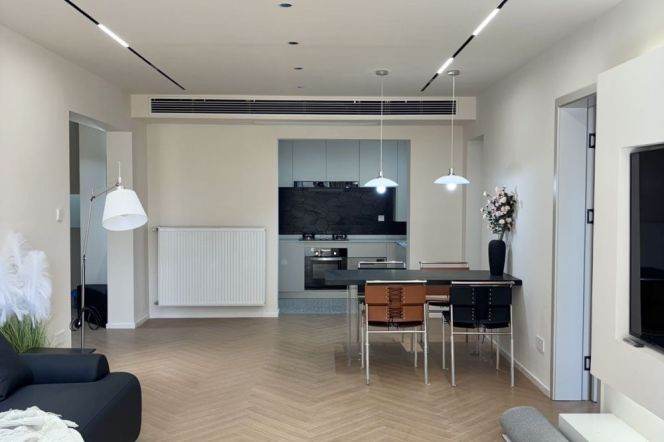 Good location Xintiandi 2+1br 140sqm,wall heating