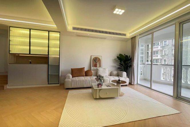 Hongqiao Rd /Xujiahui/3br2bt/central AC/floor heat/oven/dishwasher/outdoor balcony