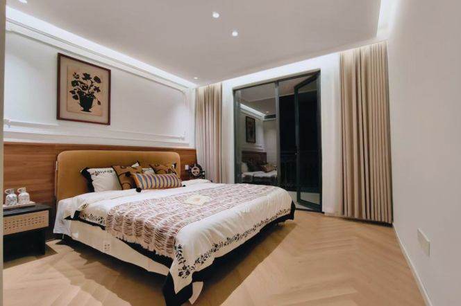 Lvzhou City Garden L 7 13, Changshou Road Metro Station. 3 brs, with underfloor heating 