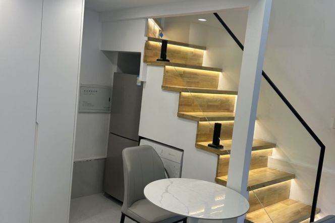 Frunished 1Br with Patio @IAPM