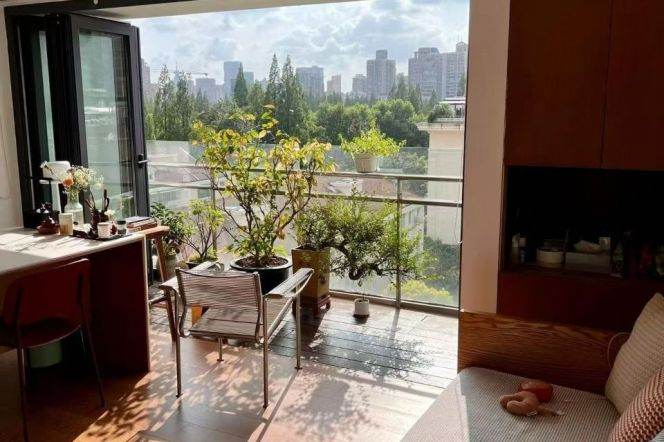 spacious & bright 2br apt lovely open balcony nr  Jiaotong university