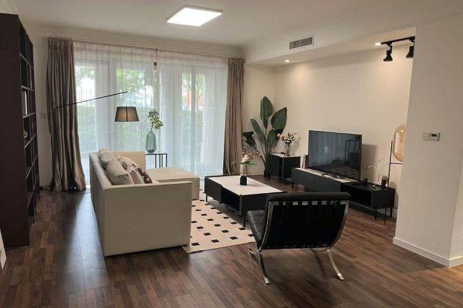 modern 4brs nice garden just beside Dulwich and corcordia green city area 