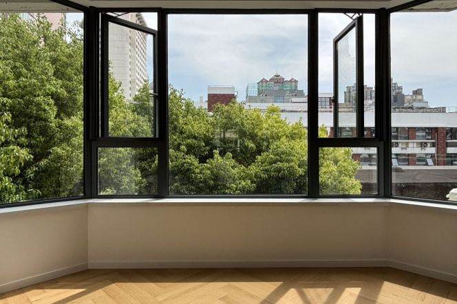 3Bdrs 2Baths Apt/Modern&Spacious&Bright /open balcony/L7/13 Changshou Rd/elevator