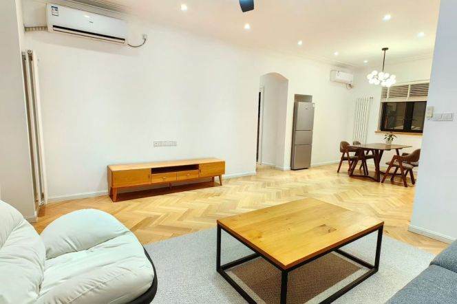 3 Brs, 2 Baths with Wall heating/Oven/Dryer, 150 sqm @ South Shaaxi metro L1,12&10