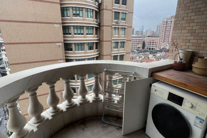Lujiabang Rd Station Elevator 3Br/2Bath with Open Balcony Line8/9/10