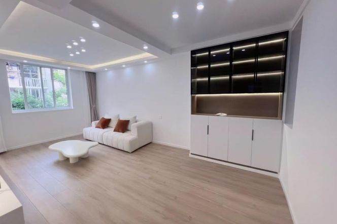 jiangning rd station one bedroom