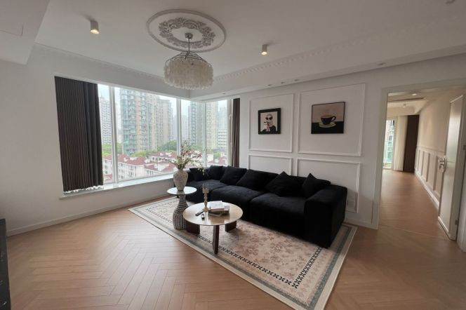 25k Spacious 3Br 2Bathr with open balcony Nr Xujiahui line 1/9/11
