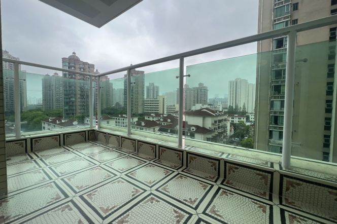 25k Spacious 3Br 2Bathr with open balcony Nr Xujiahui line 1/9/11