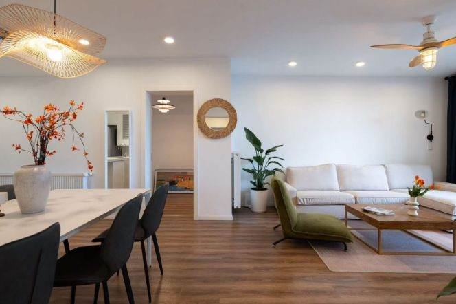 3 Brs, 2 Baths with Open Balcony/Floor heating/Oven, 140 sqm @ Jingan temple L2&7