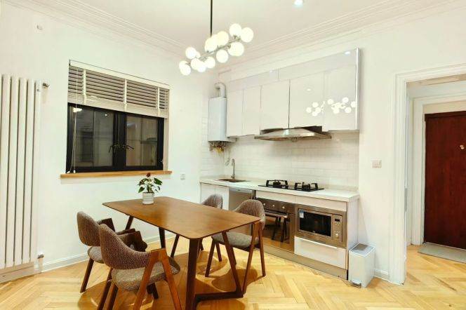 3 Brs, 2 Baths with Wall heating/Oven/Dryer, 150 sqm @ South Shaaxi metro L1,12&10